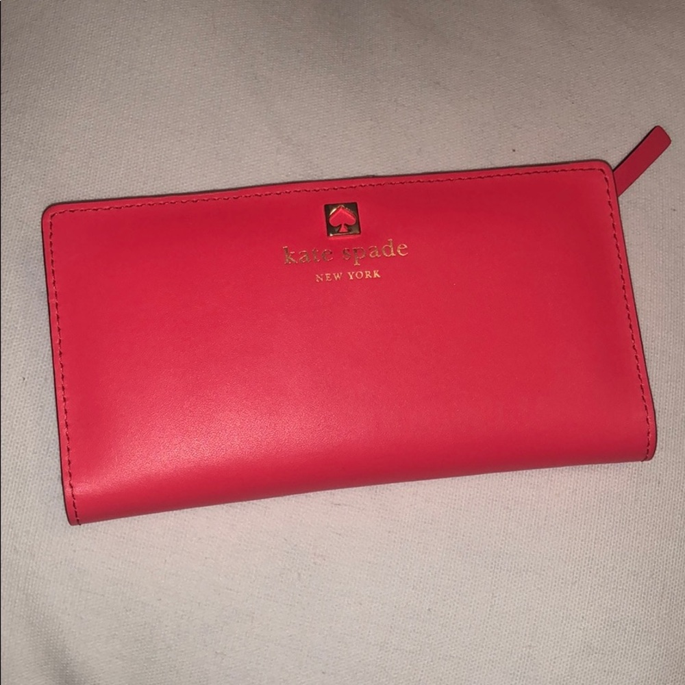 Kate Spade Wallet. In good condition